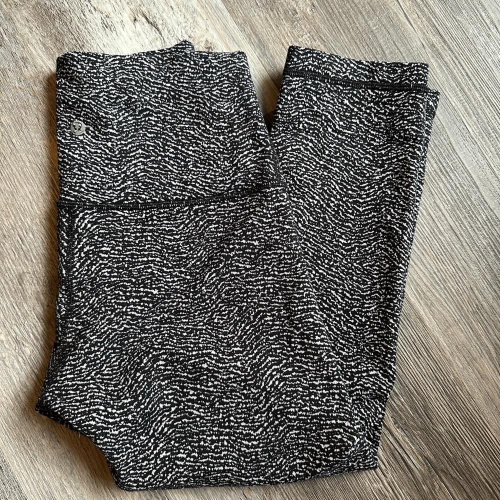 Lululemon Wunder Under High Rise Crop Black White Print